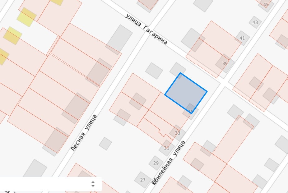 Продается земельный участок в поселке Ахтырском, Абинского района Краснодарского края. В собственности, разрешенное использование – ИЖС. Площадь – 770 кв.м. Угловое расположение, выход на 2 улицы, размеры 25 на 30 м. Вокруг жилая застройка, коммуникации по меже. Городок, до центра 10 минут пешком. У