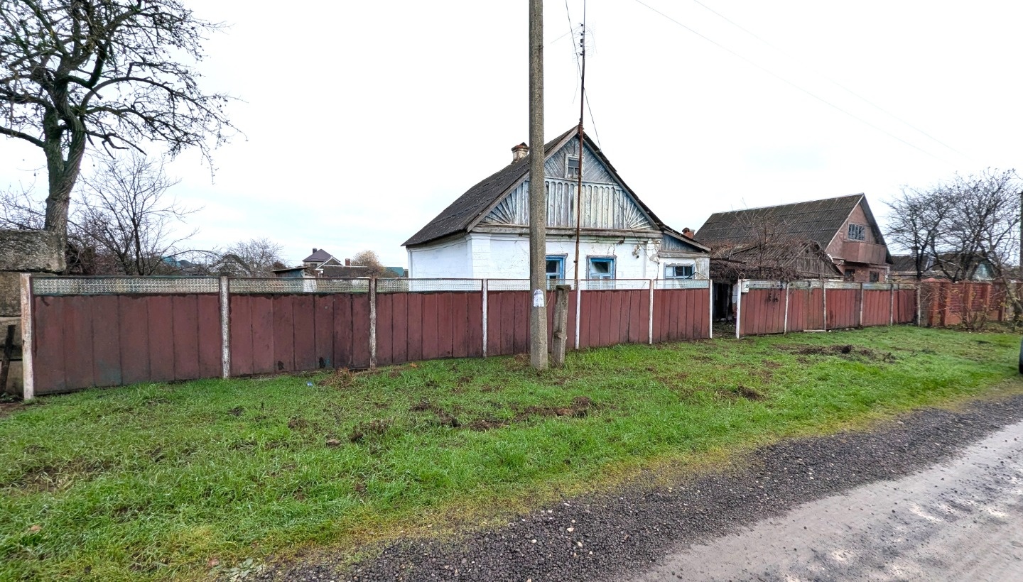 Продается земельный участок в поселке Ахтырском, Абинского района Краснодарского края. Площадь – 1092 кв. м, в собственности, вид разрешенного использования – для личного подсобного хозяйства, что позволяет, помимо строительства дома, заниматься подсобным хозяйством на законных основаниях. На участк