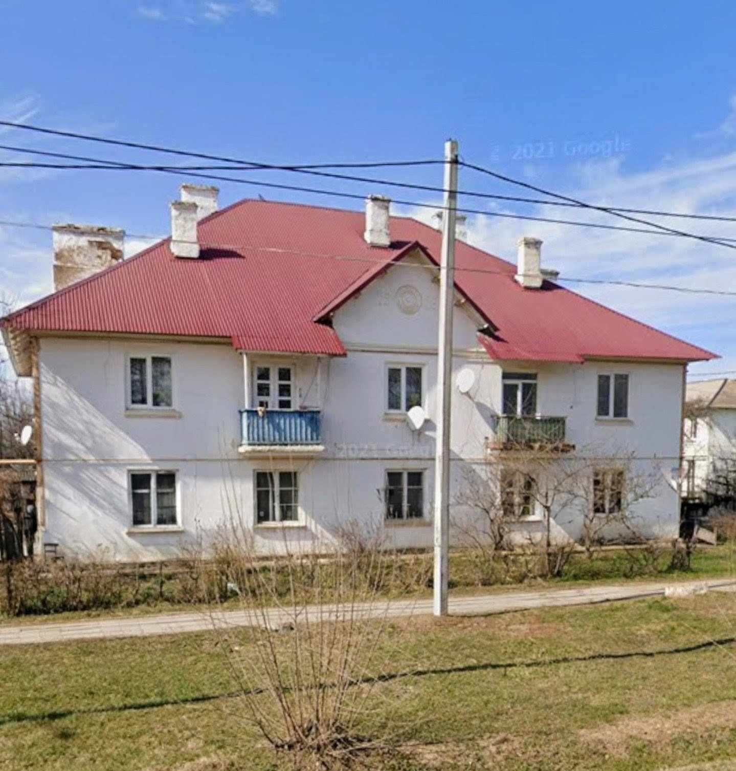 Продается 2-х комнатная квартира в поселке Ахтырском, Абинского района Краснодарского края. Второй этаж, 2-х этажного, блочного дома, 1958 года постройки. Комнаты изолированные, санузел раздельный, индивидуальное отопление – газовая печь, есть балкон. Квартира в хорошем состоянии и полностью готова 